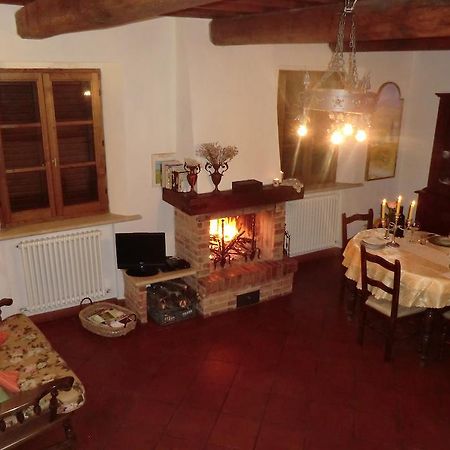 Agriturismo Podernuovo Asciano Buitenkant foto