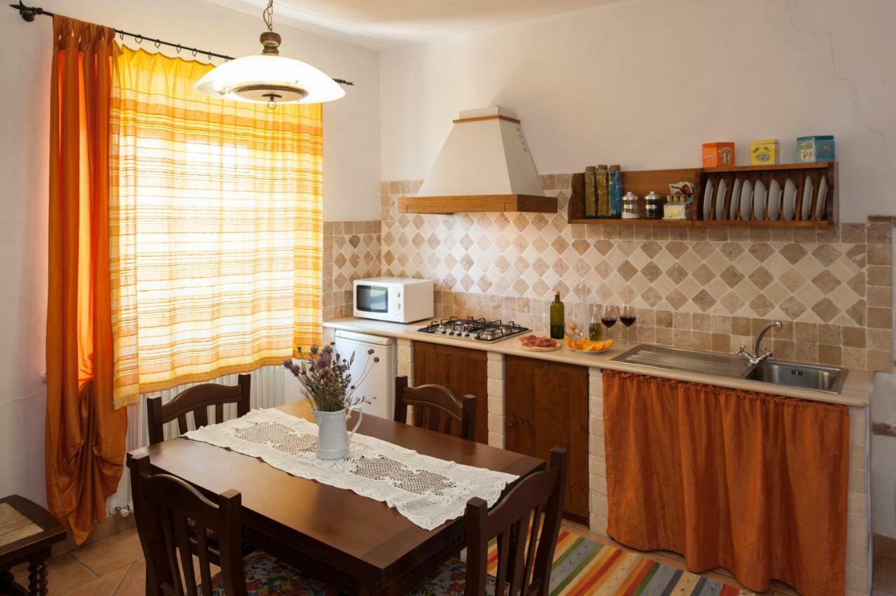 Agriturismo Podernuovo Asciano Buitenkant foto