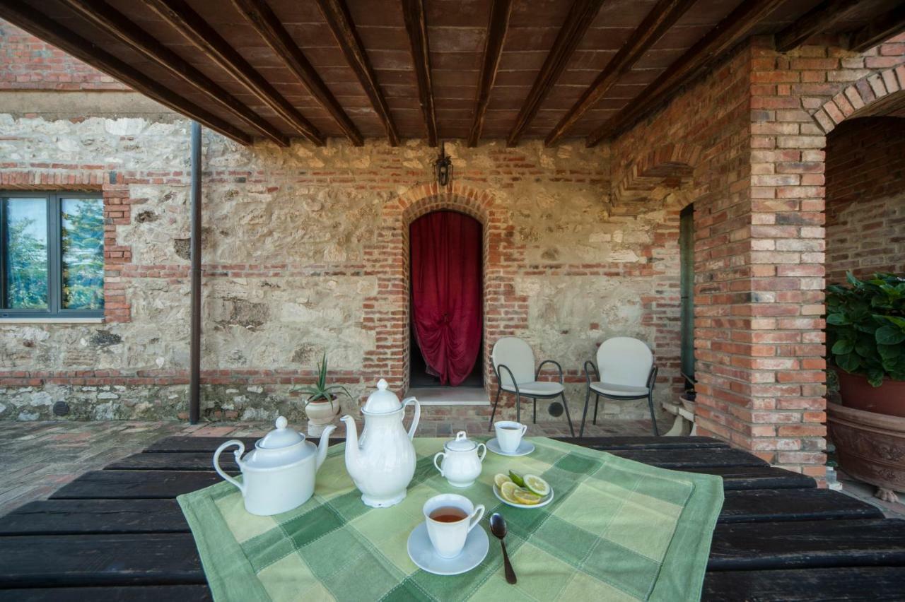 Agriturismo Podernuovo Asciano Buitenkant foto